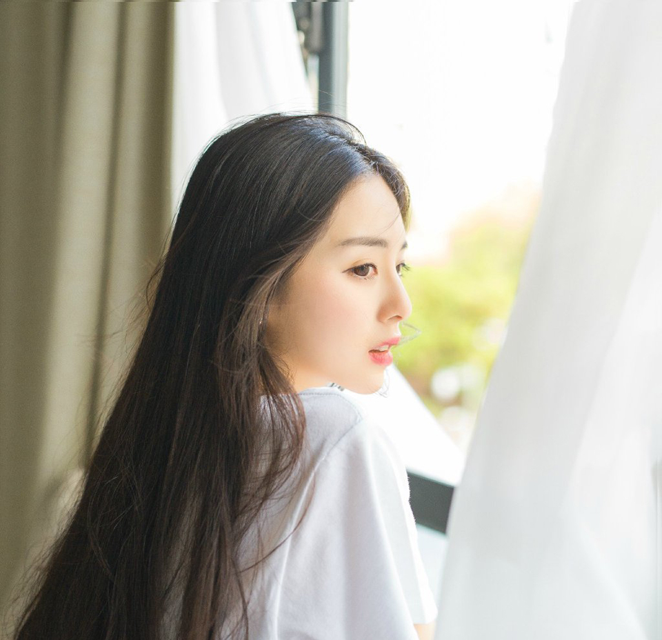 “兄长放心，我不会胡来，只是前线战报，兄长若是有暇，不妨书信于我如何？”庞统跟吕玲绮、赵云等人平辈论交，吕征身为吕玲绮的弟弟，虽然年纪差了不少，但仍旧是以平辈之礼相处。
